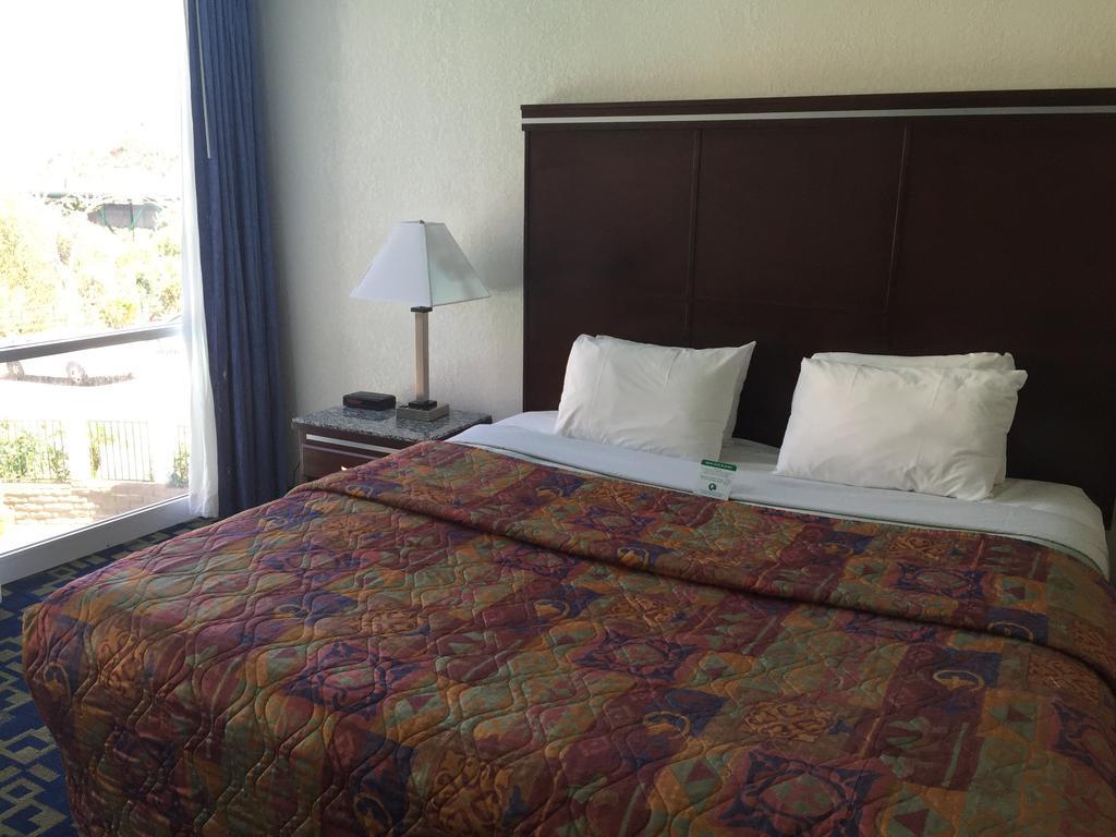 Rodeway Inn Oceanside Marina Екстериор снимка